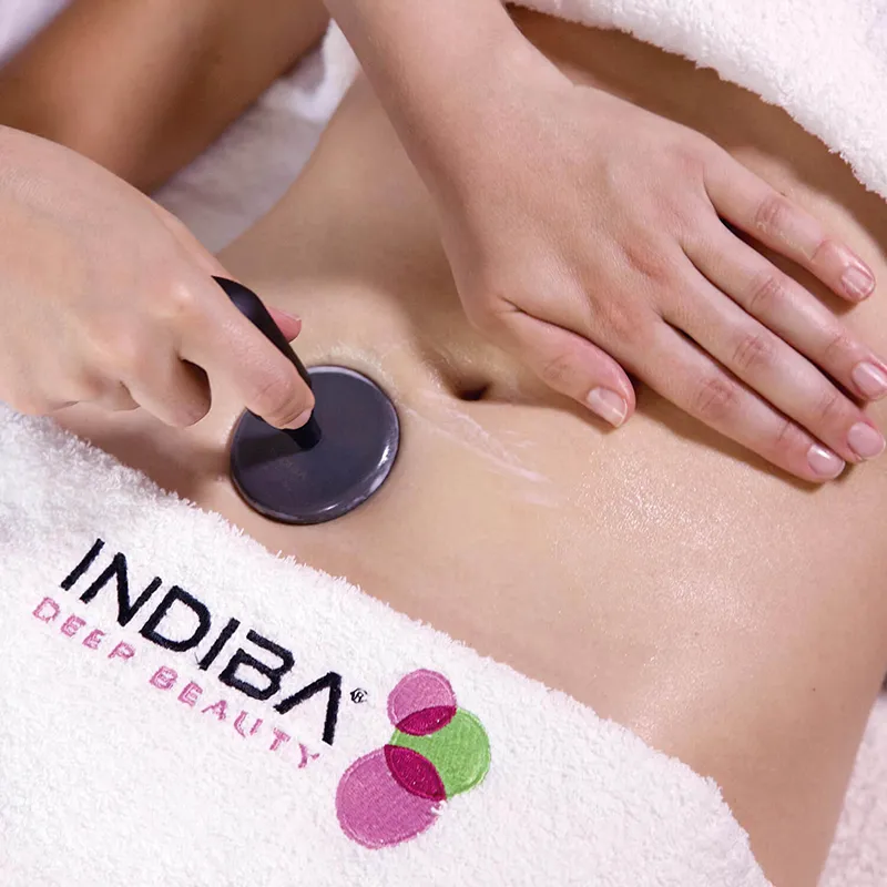 Tratamiento de radiofrecuencia corporal INDIBA aplicado en abdomen